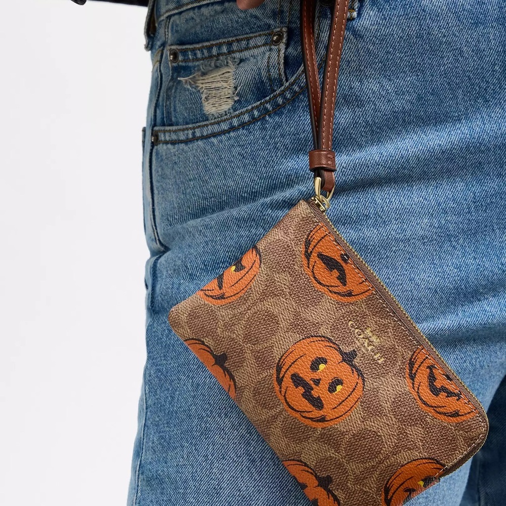 Coach Pumpkin Corner Zip Wristlet NWT - Picture 12 of 14